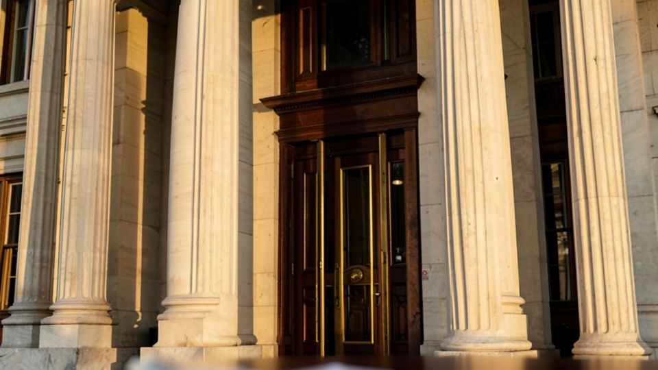 Alienação fiduciária: o que acontece quando o financiamento do imóvel atrasa